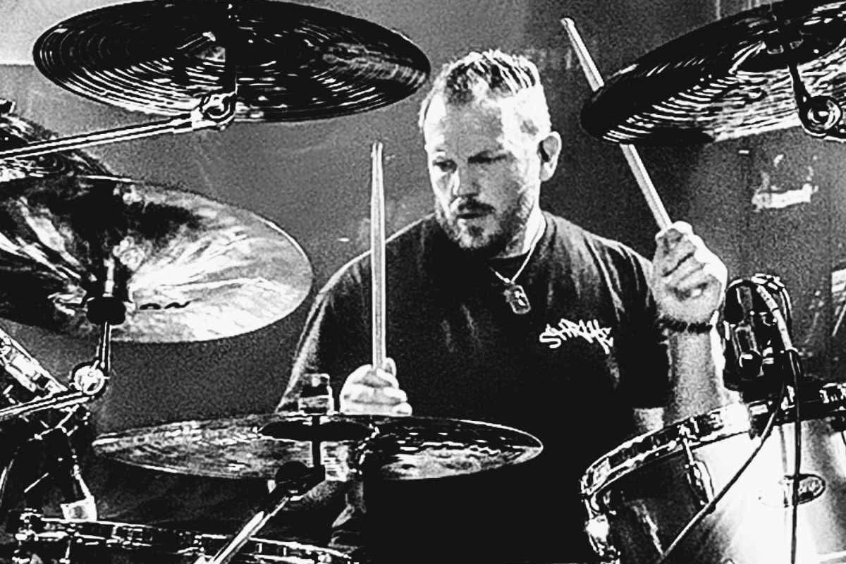 Andrew Luebbering performing